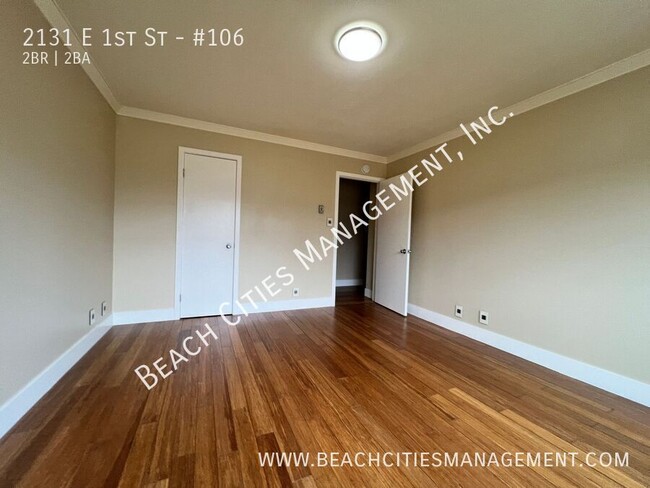 Building Photo - Condo located One Block from the Beach wit...