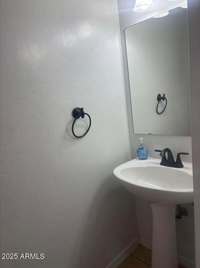 Building Photo - 1427 Cam Chavinda