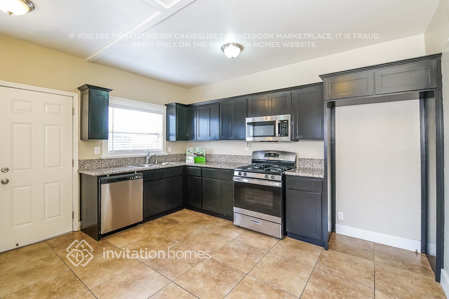 Building Photo - 1642 W 65th Pl