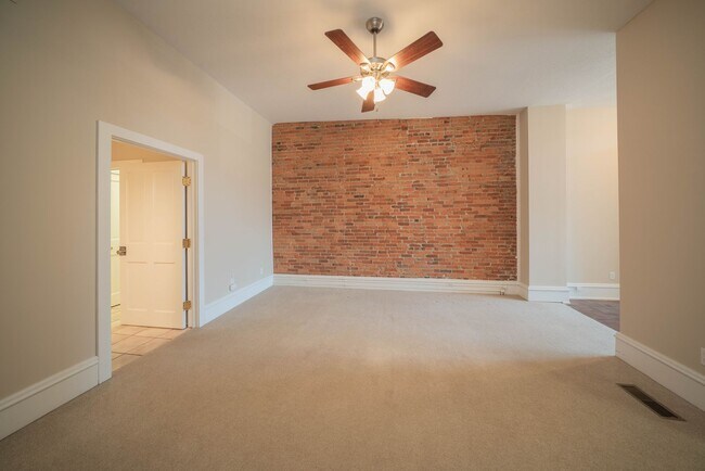 Building Photo - Peregrine 214