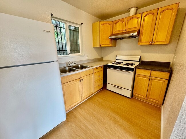 Building Photo - 2863 Brookdale Ave