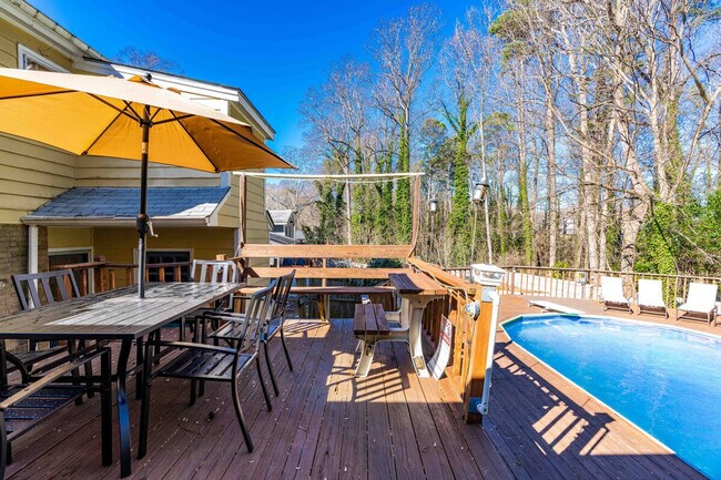 Building Photo - 750 SE Maynard Rd