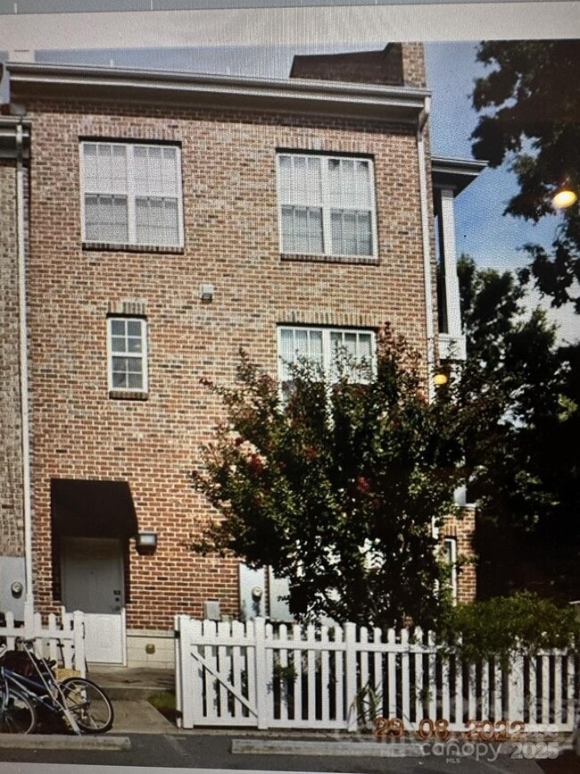 Building Photo - 8750 Arbor Creek Dr