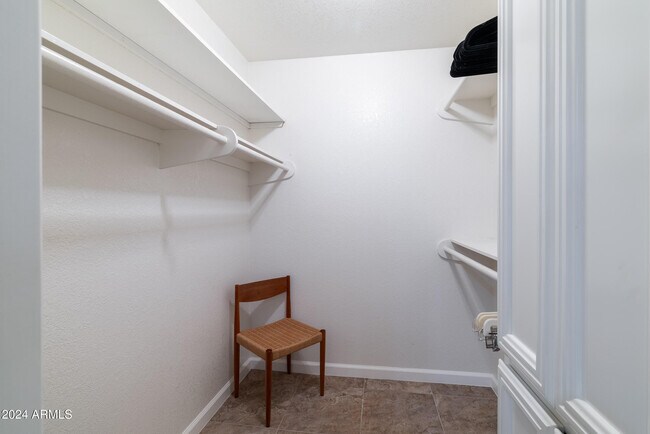 Building Photo - 8129 E Del Laton Dr