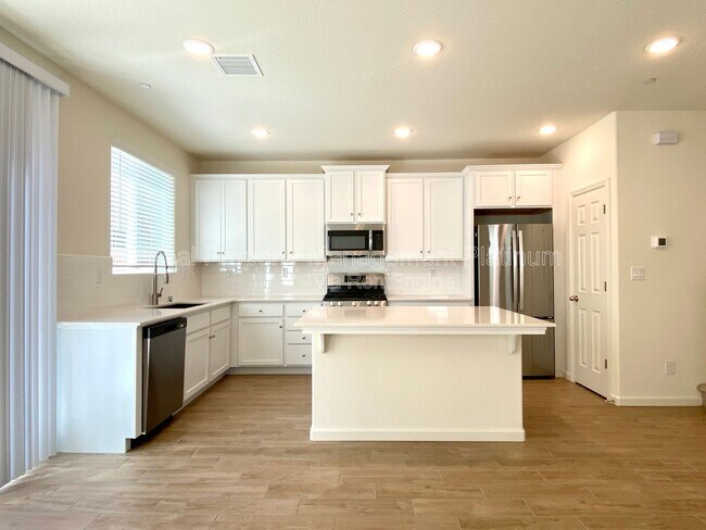 Building Photo - 6407 E Riesling Dr