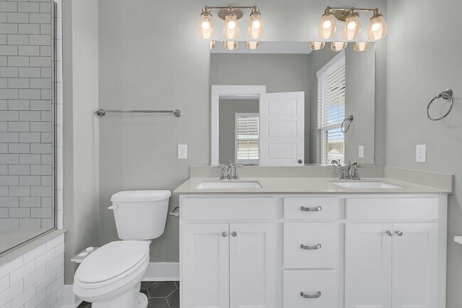 Building Photo - Charming Charleston Home in the Heart of M...