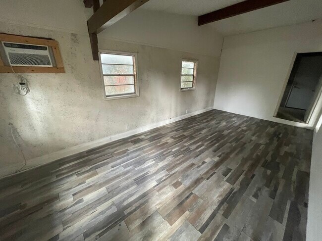 Building Photo - 1703 Stuart Ave