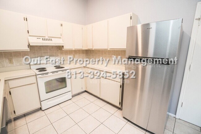 Building Photo - 2764 Kavalier Dr