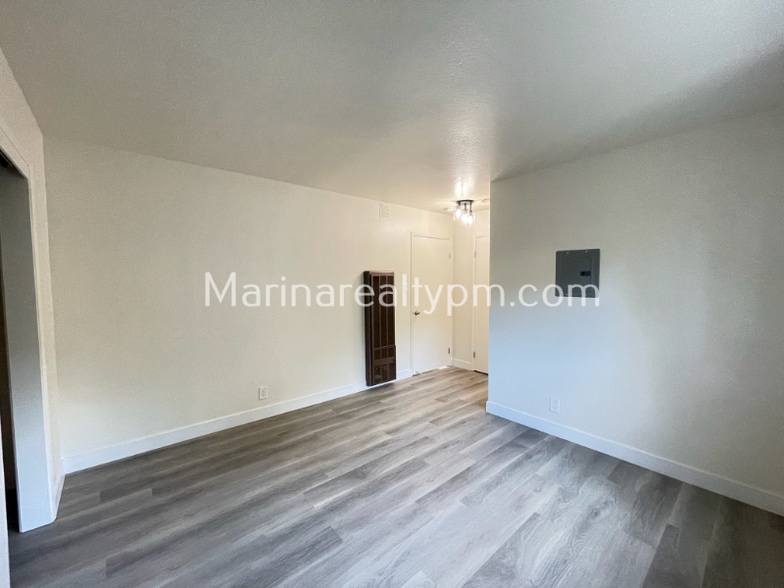 Building Photo - 129-191 Hilborn St