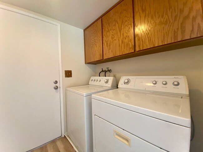 Building Photo - Spacious 4-bedroom home with Bonus Loft located in Union City! – Beautiful Backyard!