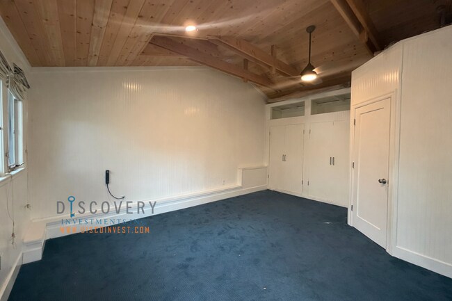 Building Photo - Lakeshore Craftsman with Detached Cottage and Versatile Bonus Rooms