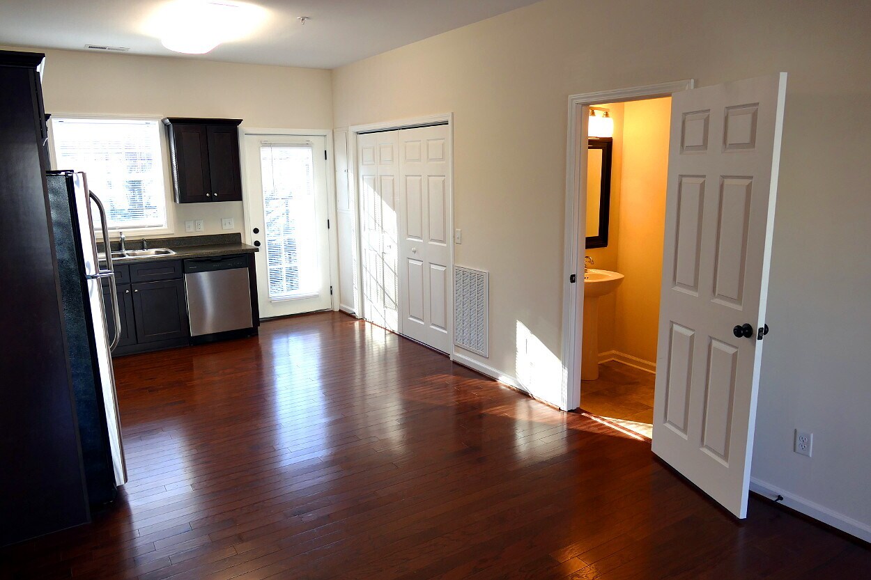Building Photo - 37 Myleigh Ave