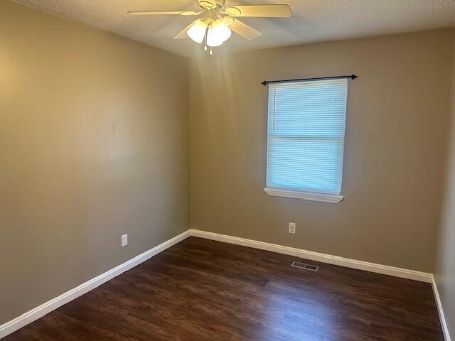 Building Photo - 5025 Lake Cir Dr NE