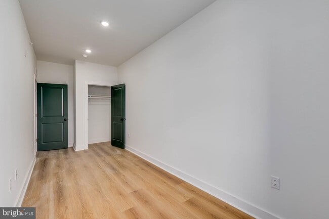 Building Photo - 1222 W Silver St