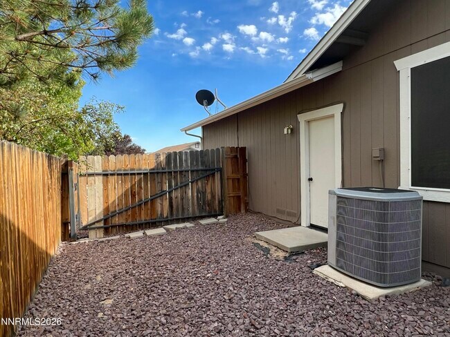 Building Photo - 2175 Albatross Way