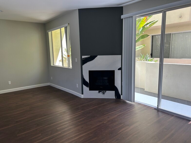 Building Photo - 4435 Coldwater Canyon Ave