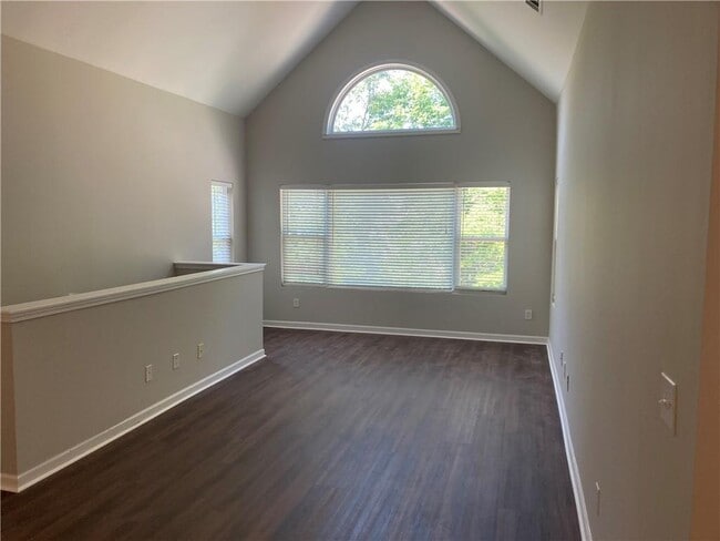 Building Photo - 370 Pointe Cir