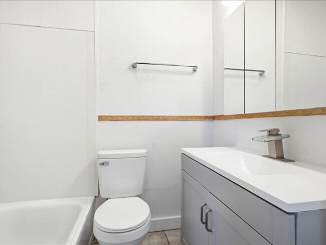 Building Photo - Poplar Grove 2 bedroom 1 bath, fenced