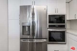 Building Photo - 13700 Marina Pointe Dr