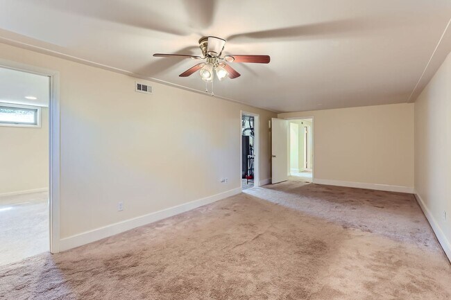 Building Photo - Beautiful Bungalow in Great Englewood Loca...