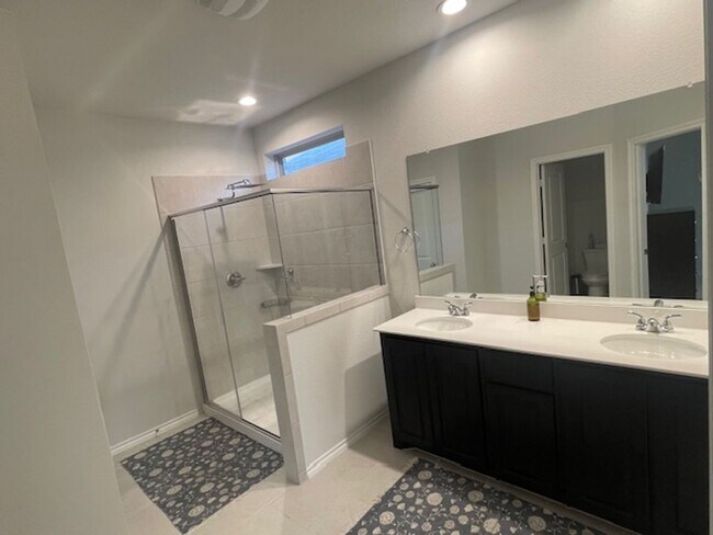 Building Photo - Charming 3-Bed, 2.5-Bath Home for Lease in...