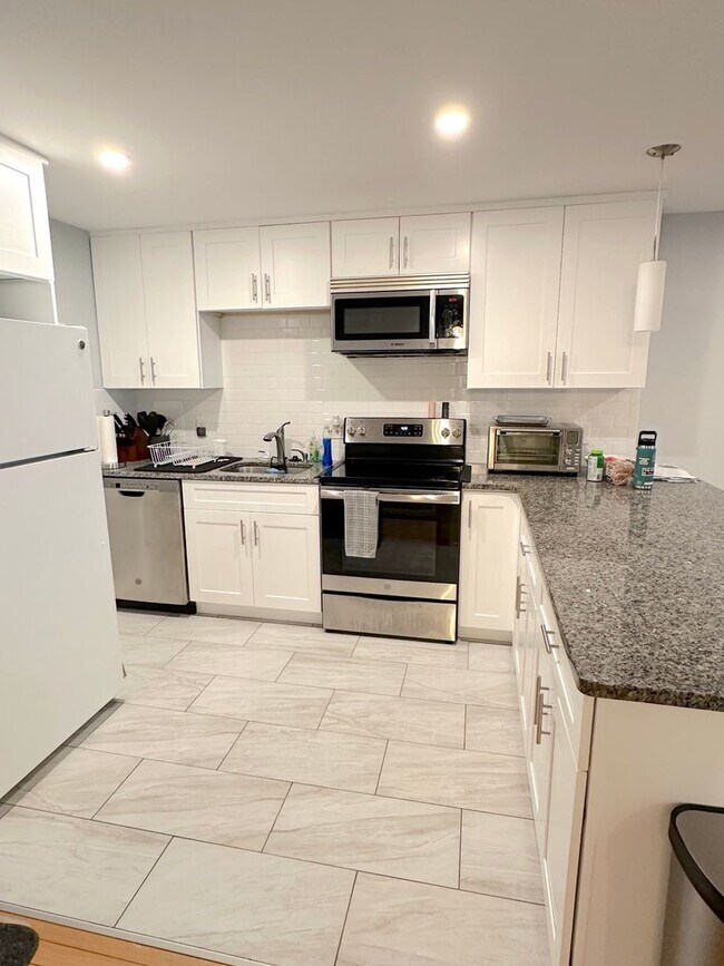 Building Photo - $2800 | Brighton | 1 Bedroom | 1 Bathroom | Parking Available