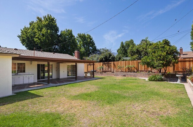 Building Photo - 316 Cambridge Dr
