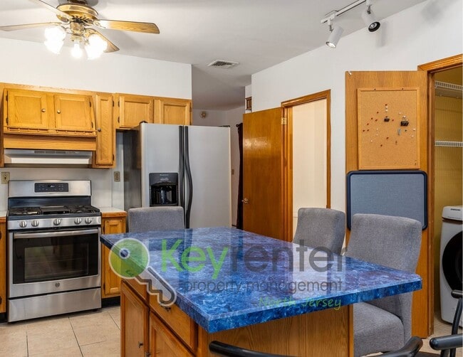 Building Photo - Spacious 2BR / 2.5BA Home with Huge Deck, Private Yard & Parking for 6