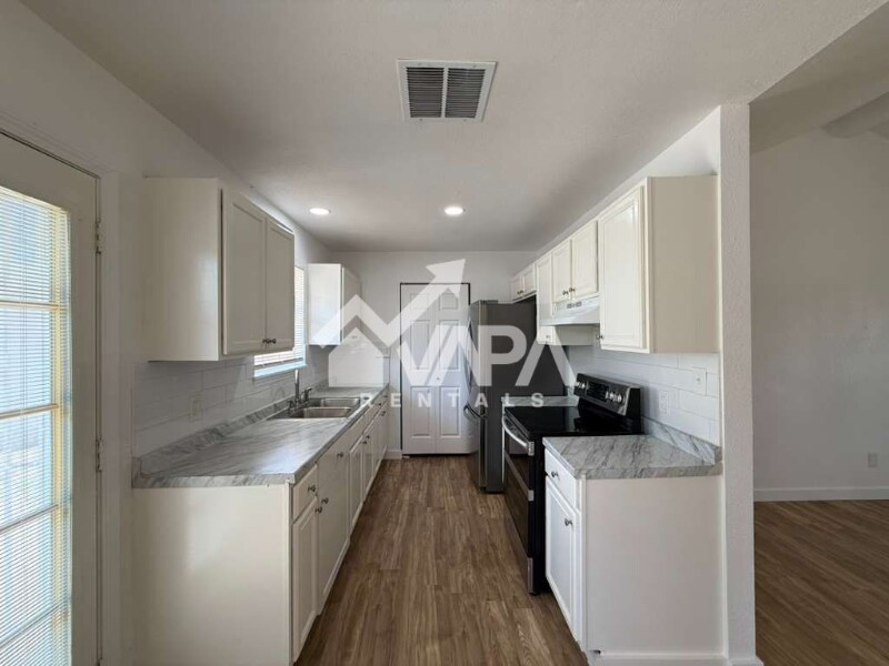 Building Photo - 5526 Green Grove Dr