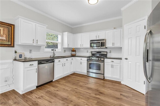 Building Photo - 4914 Sherwood Way