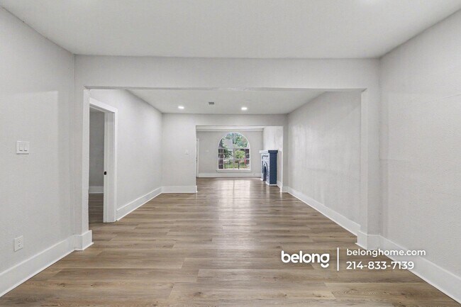 Building Photo - 603 W Pembroke Ave