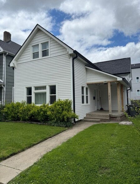 Primary Photo - 142 N Oriental St