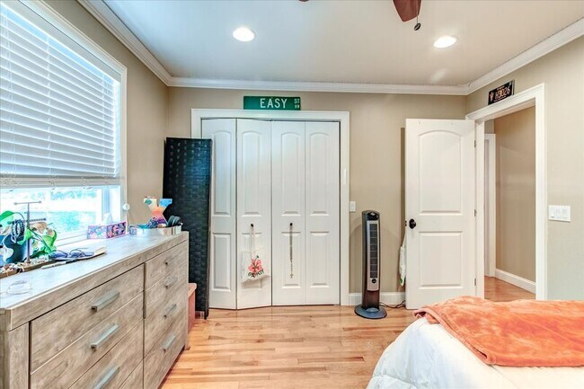 Building Photo - 848 Bucksaw Pl