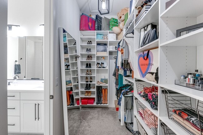 Building Photo - Charming Single-Story in Cadence with Fireplace & Entertainer’s Backyard!