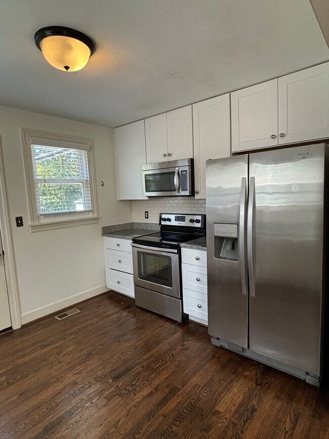 Building Photo - LEASING SPECIAL Cozy East Nashville 3 Bedr...