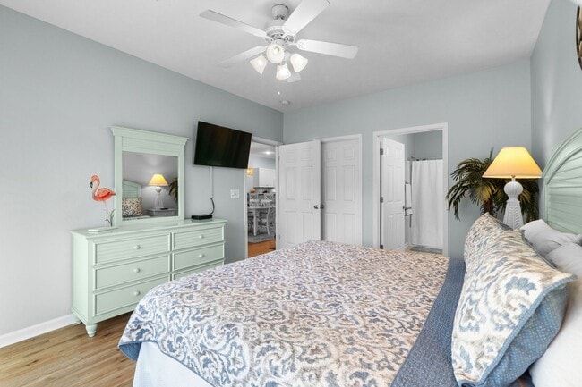 Building Photo - Spacious 3BR Condo in Gated Ocean Keyes