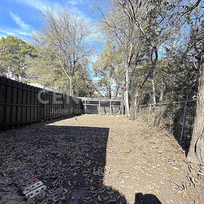 Building Photo - Charming 1/1 Lakewood Duplex for Rent!