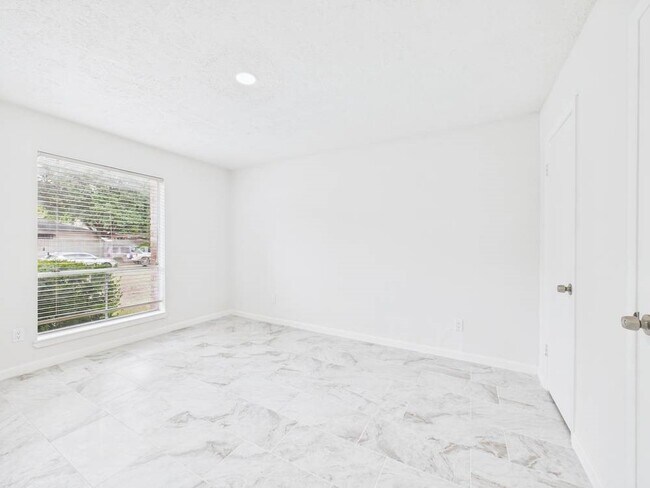 Building Photo - 506 Coppersmith Dr