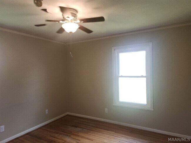Building Photo - 1203 Oates Rd