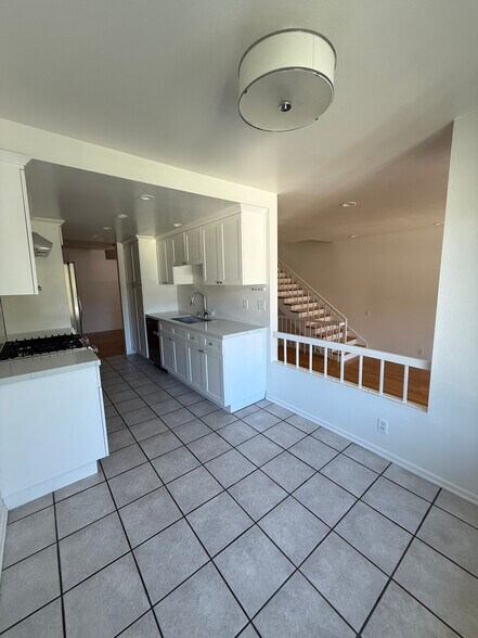 Building Photo - 1758 Palisades Dr