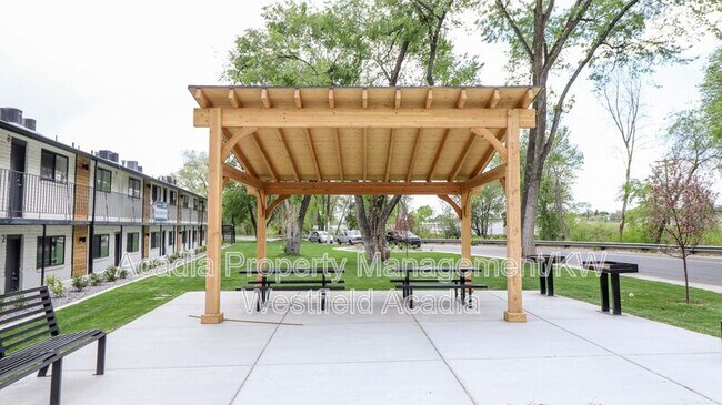 Building Photo - 1576 N Moon River Dr