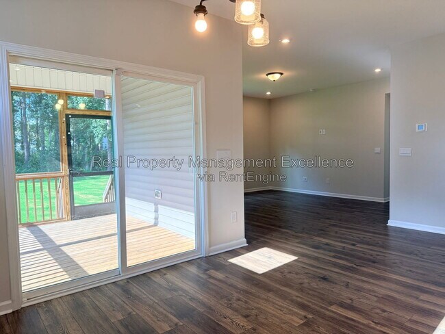 Building Photo - 101 Brody Pne Wy