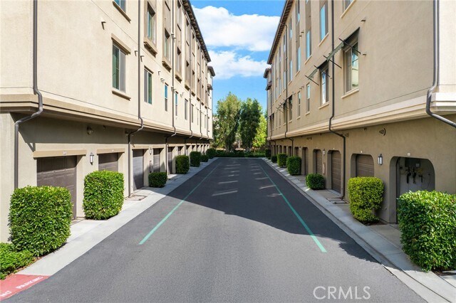 Building Photo - 67 Plateau