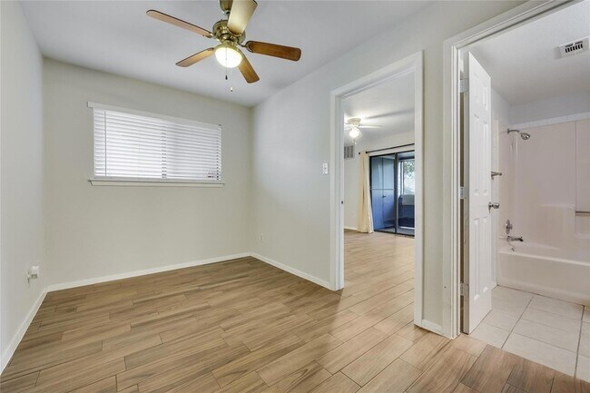 Building Photo - 2500 Burleson Rd