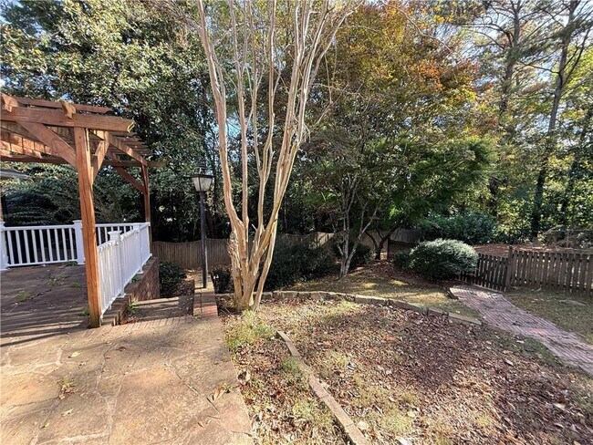 Building Photo - 1351 Old Johnson Ferry Rd NE