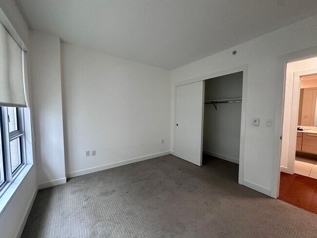 Building Photo - Modern 1 Bedroom Condo in SOMA!