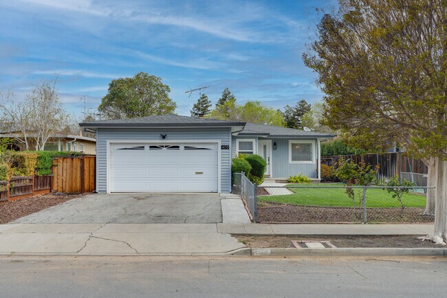 Primary Photo - 405 S Fernwood Cir