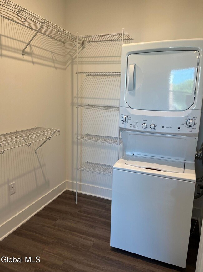 Building Photo - 1 Town Ctr Dr