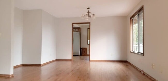 Building Photo - Hard to find 5 bedroom home in Tamoshan ne...