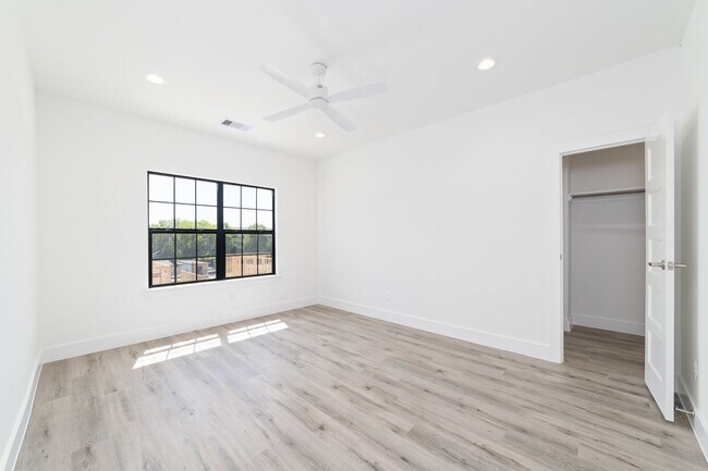 Building Photo - 11923 N Hoa Sen Cir